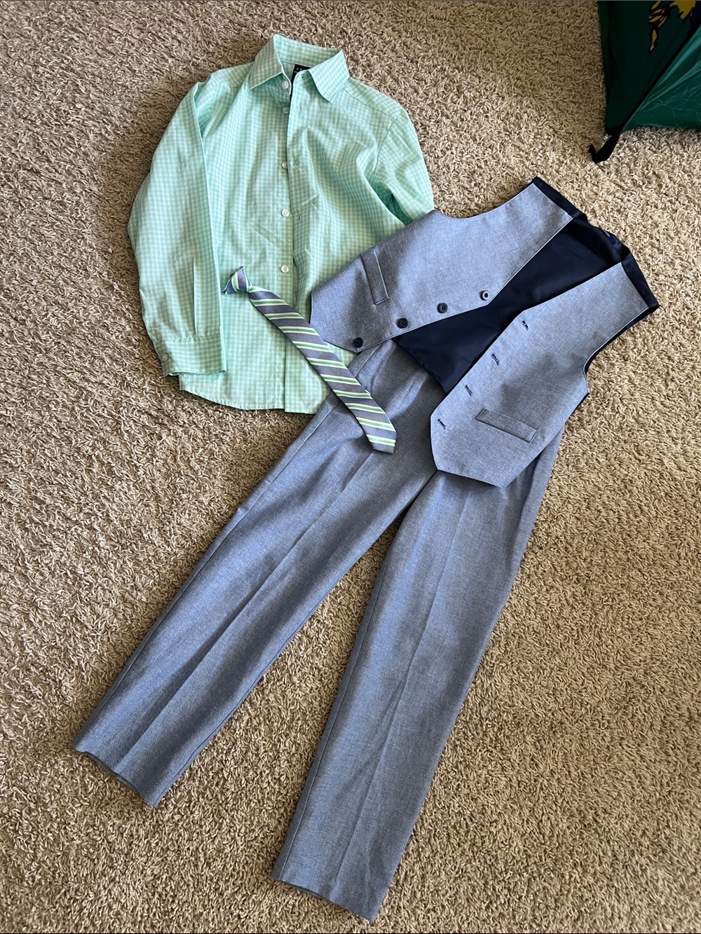Izod 4pc suit set (10)